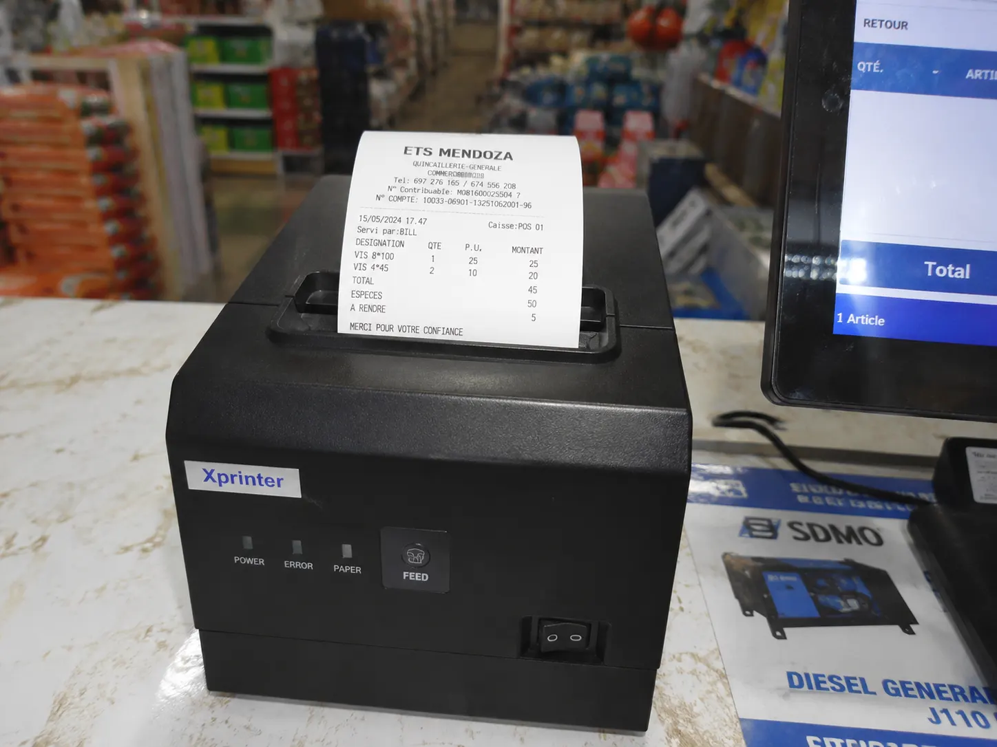 Imprimante à tickets de caisse dans un commerce au Cameroun