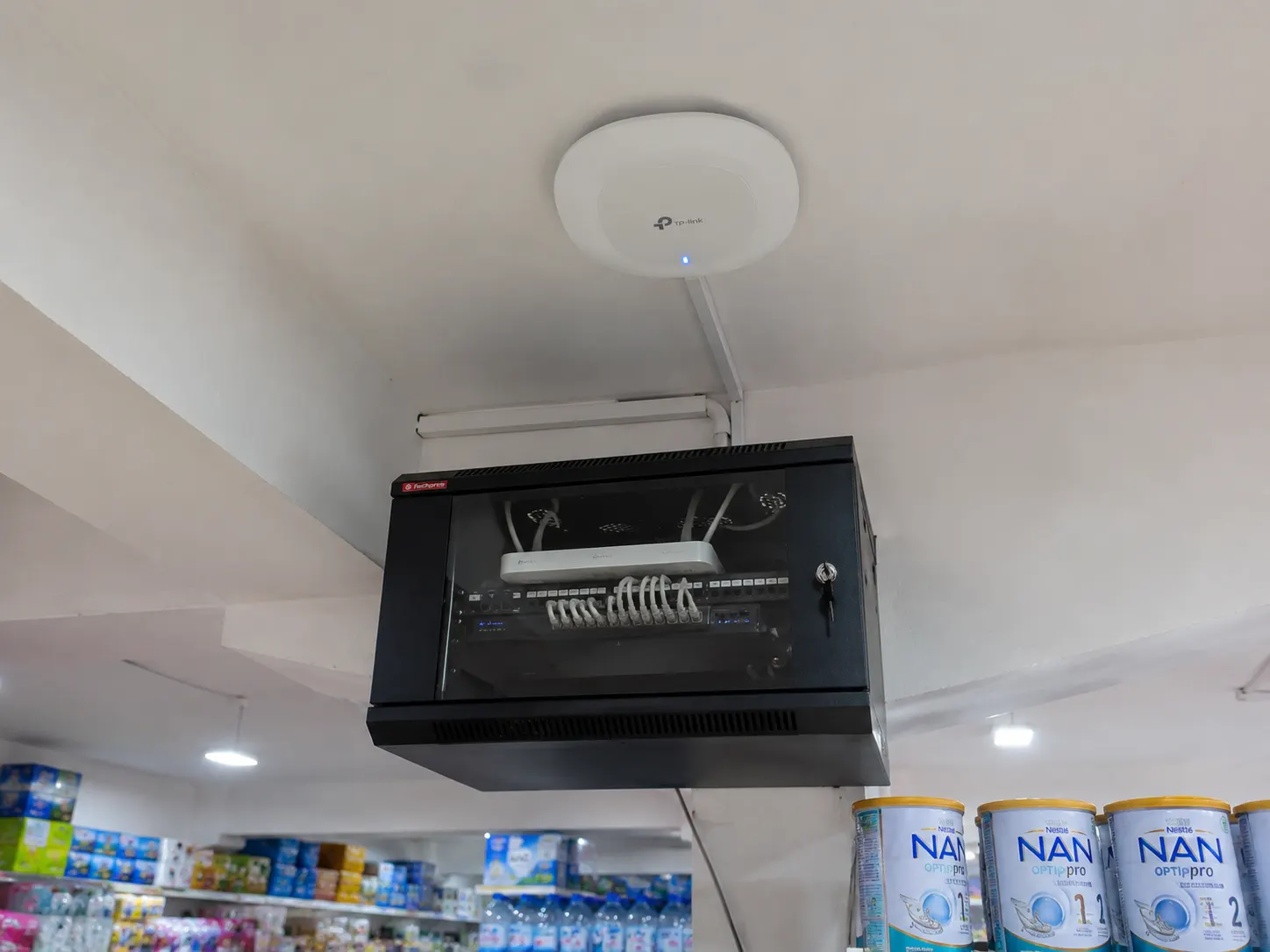 Installation Wi-Fi professionnel dans un commerce au Cameroun